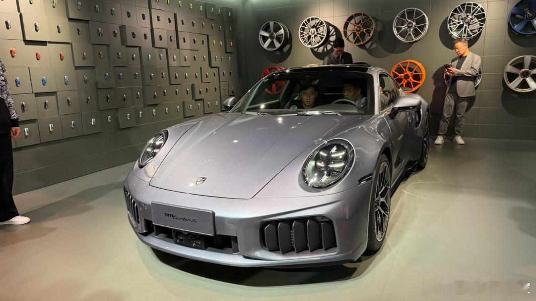 谁说保时捷没来？这不在这儿呢么！虽然满场都是分身和造影，但人本尊还是来了～202