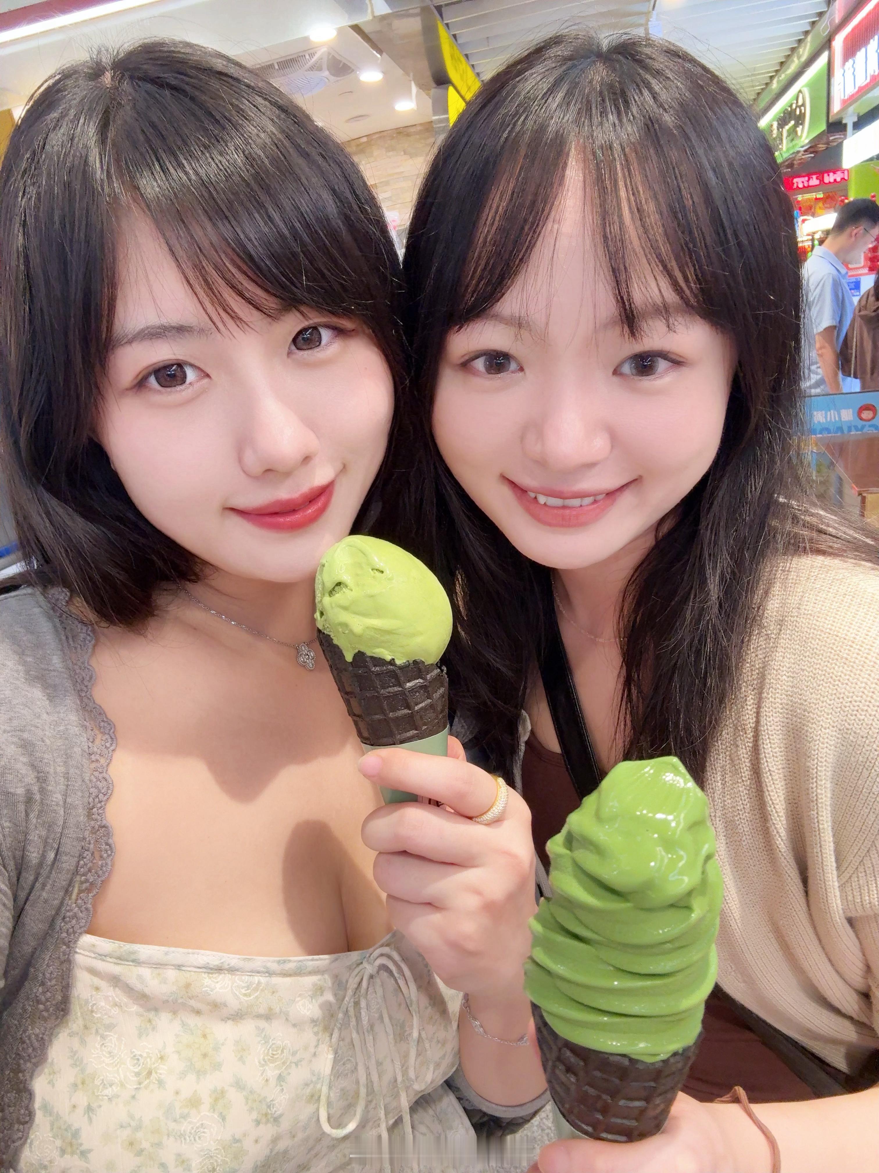 [来抱抱]  ​​​