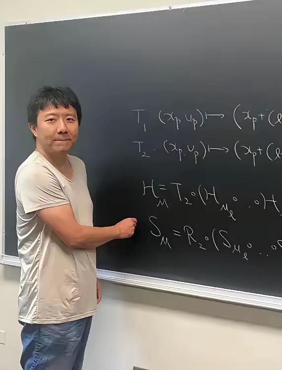 邓煜留在美国工作的理念，其实从他的办公桌简洁就可以看出，他是一个具有过人的极强记