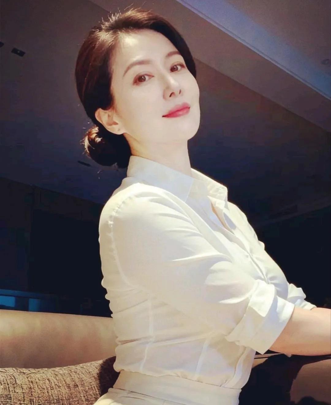 成熟女性，美丽大方
轻熟女人味 成熟