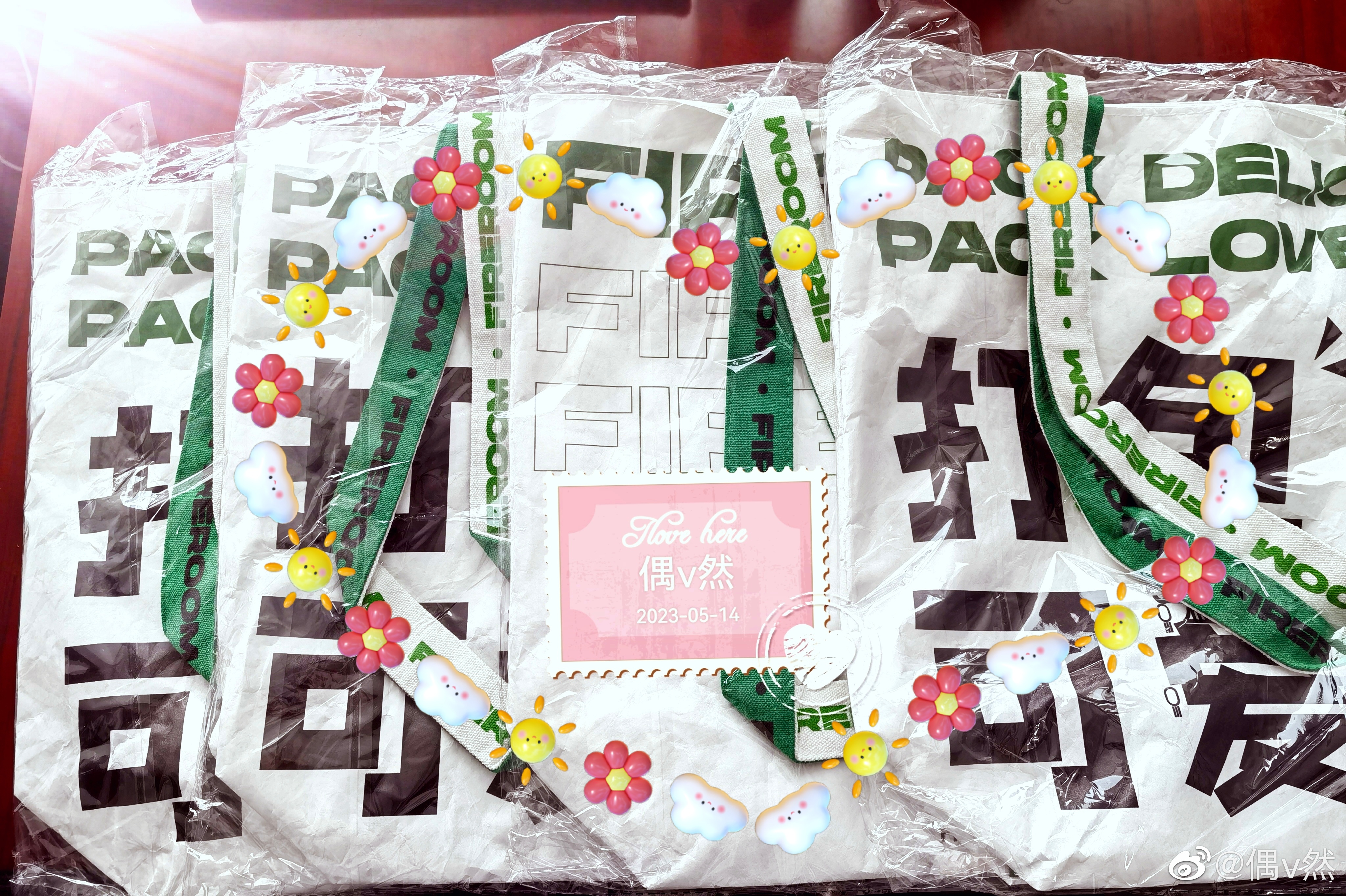 #邓伦# [太开心]#火社火锅# 哇咔咔，火速晒一晒四个新鲜冒热气的小火袋子[打