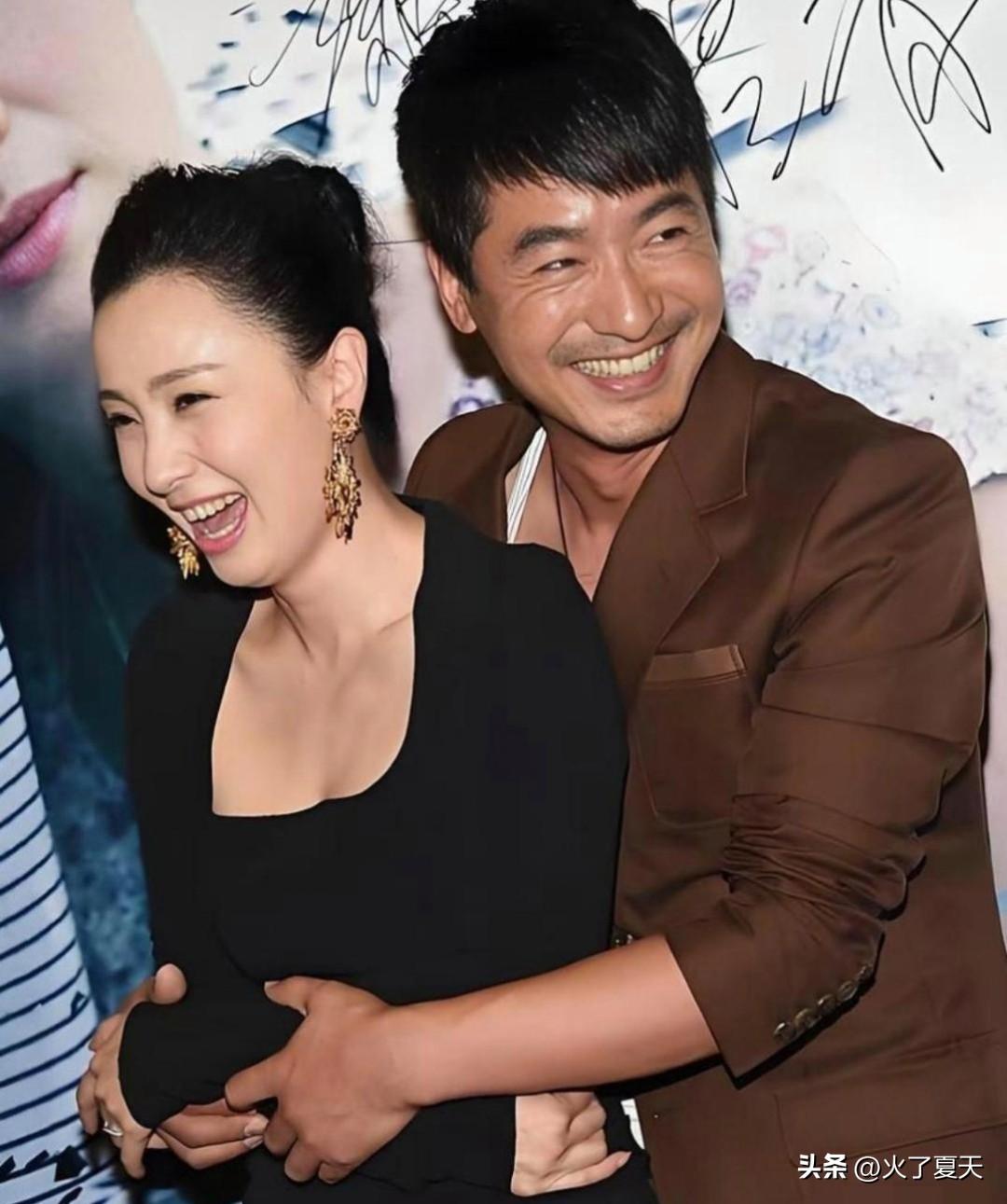 陶虹，笑得合不拢嘴 ​​​