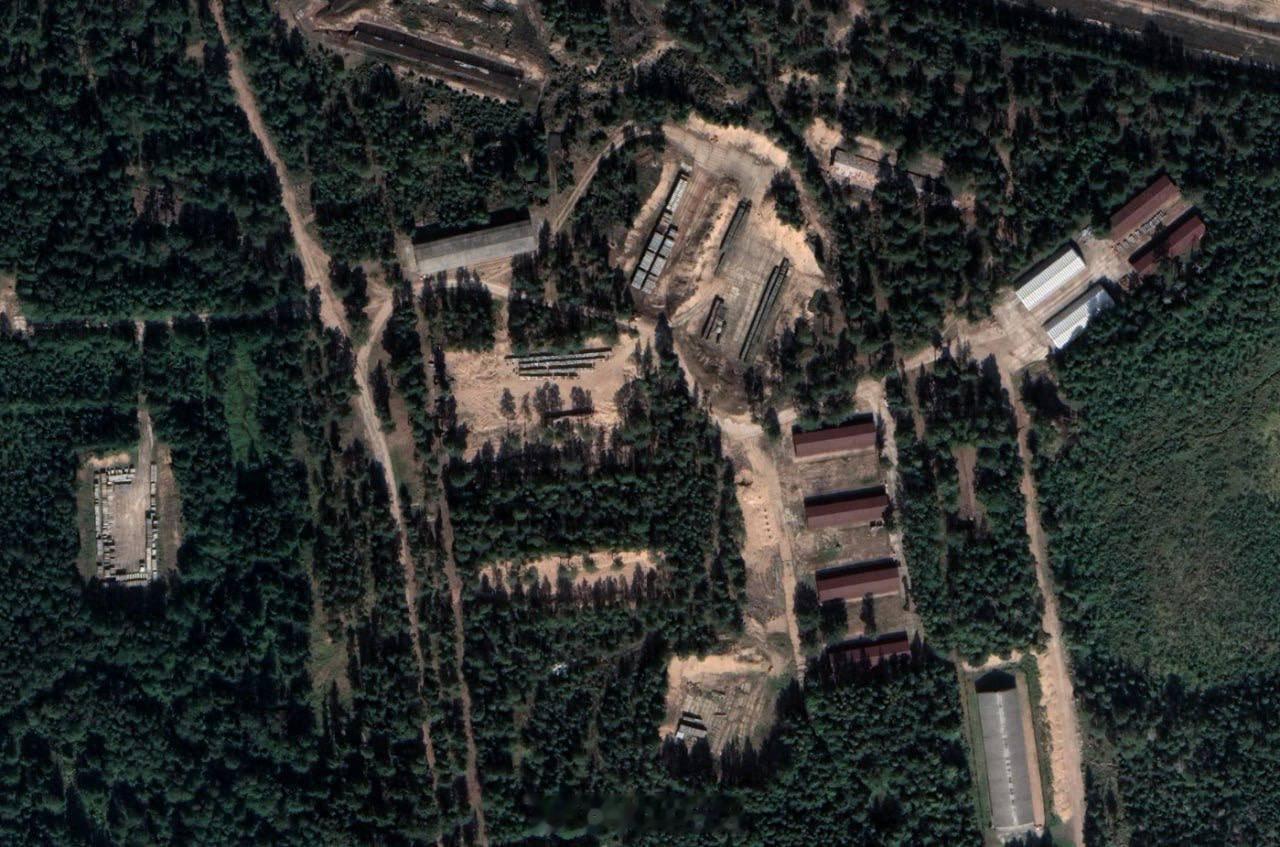 🛰乌克兰无人机的抵达后，拍摄到的位于列宁格勒地区俄罗斯海军第 15 军械库火灾
