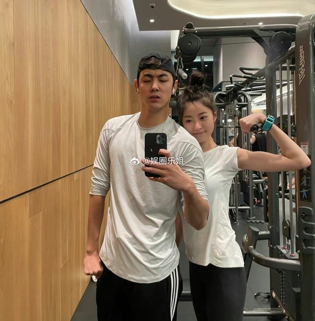 帅气还是有的，毕竟也是作为模特走过国际时装周的人，人也真性情，希望现在能够懂了如