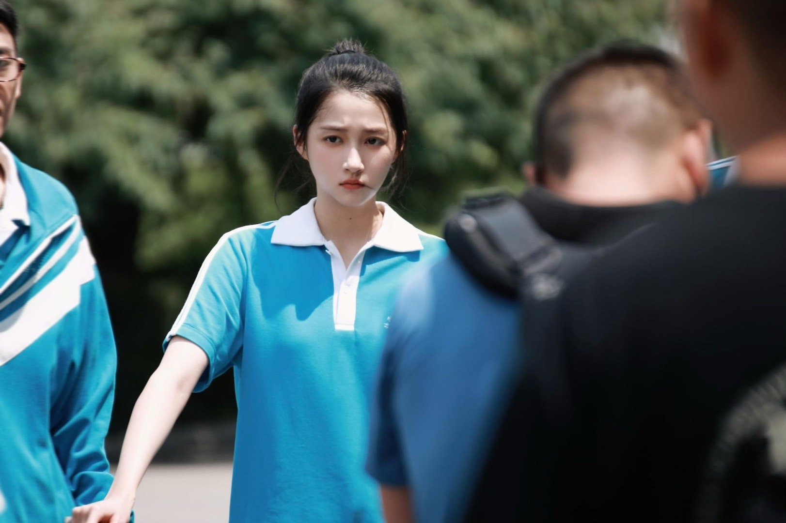 关晓彤岁月有情时关晓彤校服照关晓彤新剧《岁月有情时》校服造型曝光！青春洋溢仿佛重