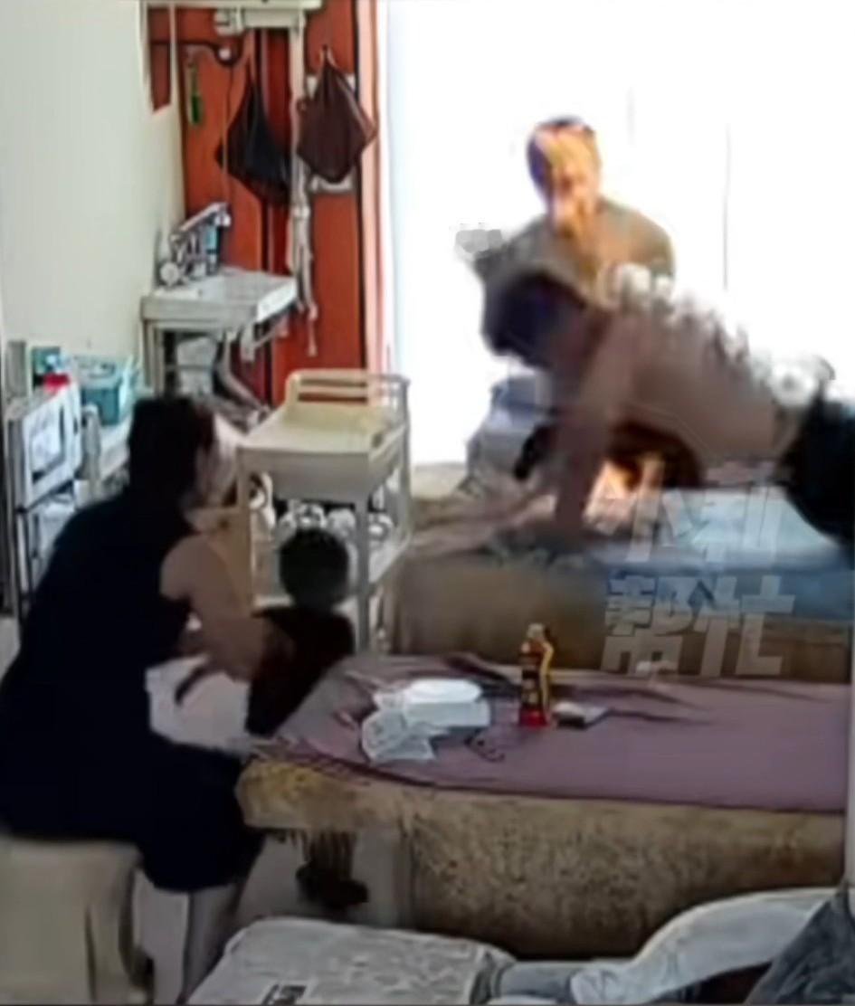 “悲剧还是发生了！”近日，河南安阳，一名男子想着去养生馆拔火罐缓解疲劳，却没想到