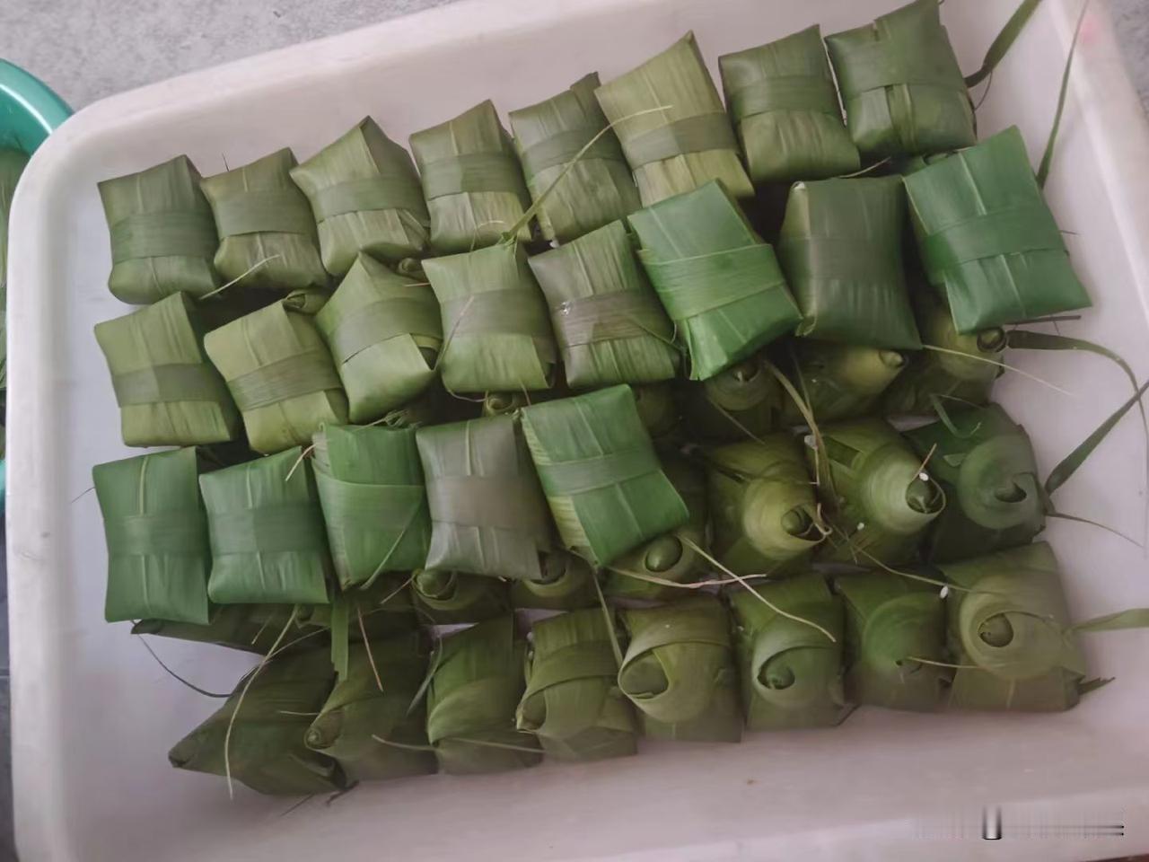 你更爱甜粽子还是咸粽子喜欢甜粽。传统有好吃。糯米加蜜枣，甘甜、爽口、配点粥，白水