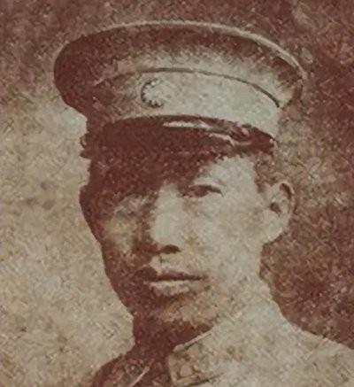 1954年，瘸一条腿的钟赤兵见到王家烈，说：这都是拜你所赐啊！1954年，曾是贵