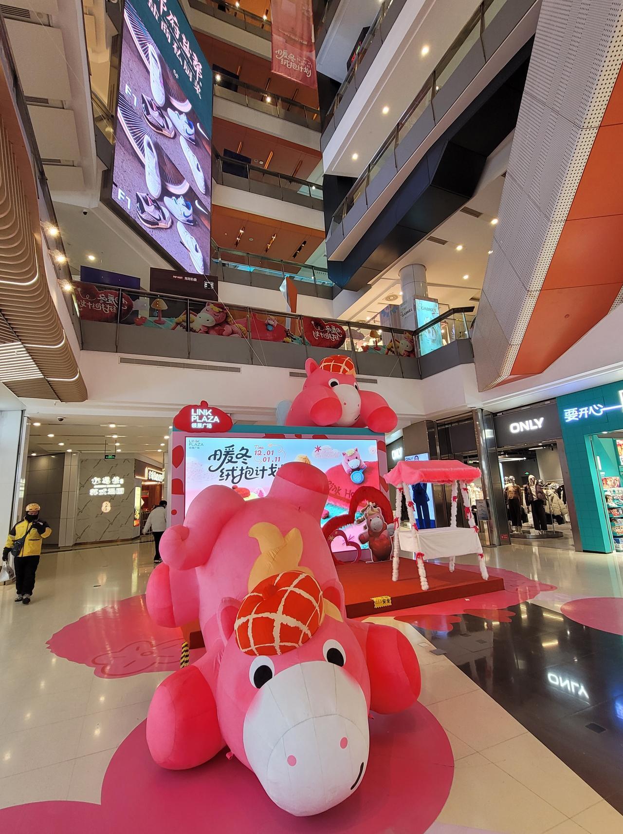 海淀排斥圣诞节，是不是浪费北京第一场雪？

今天迎来了久违的雪，也是北京第一场大