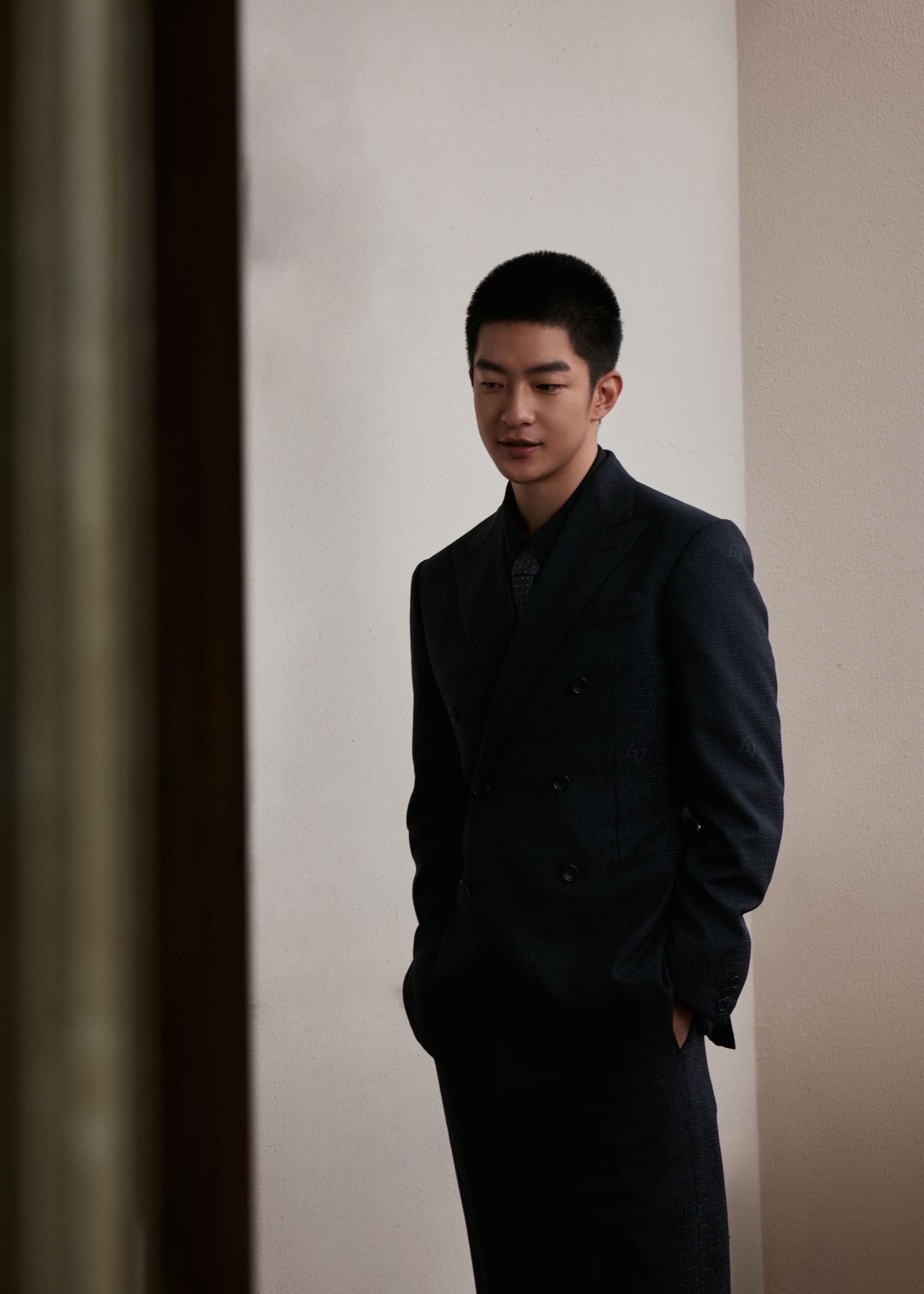 屈楚萧方公开胜诉判决书 当年为张万森哭到崩溃的姐妹集合～工作室晒二审判决书实锤无