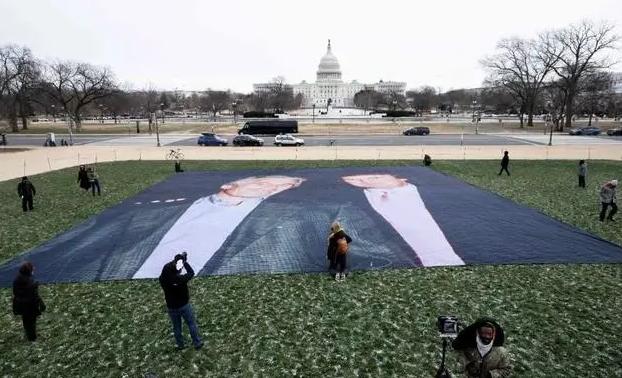 现在美国正在“讨论”，特朗普、克林顿，谁是爱泼斯坦案的“丑闻主角”？其实都是一丘