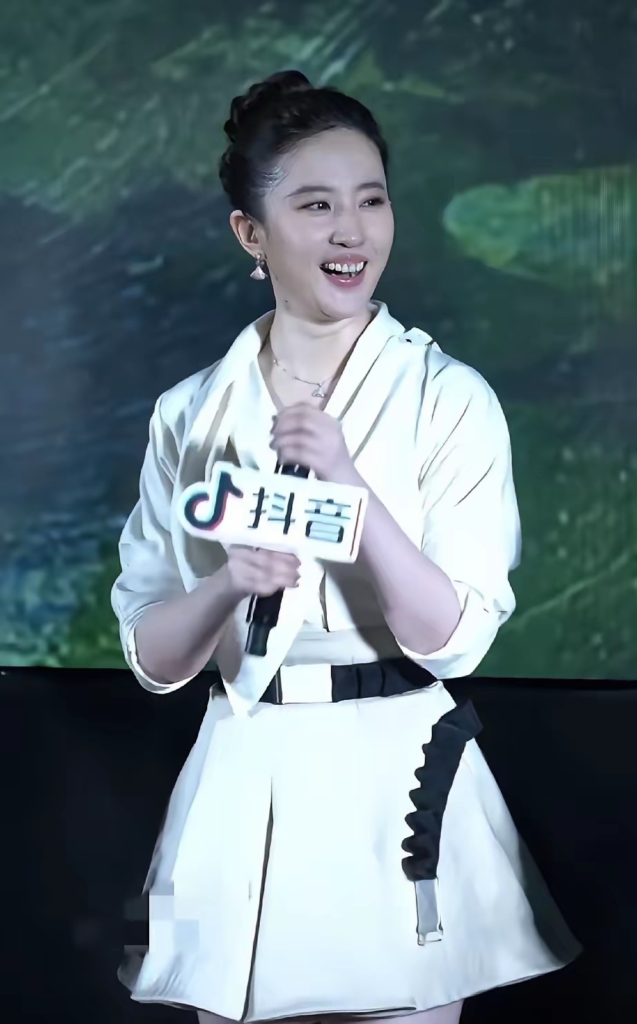 人真的不能太胖，美成刘亦菲，胖了也普通，仙气没了