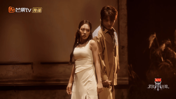 王霏霏演绎情绪切换如呼吸一般简单 这就是王霏霏的魅力，她能瞬间从情感的低谷跳跃到