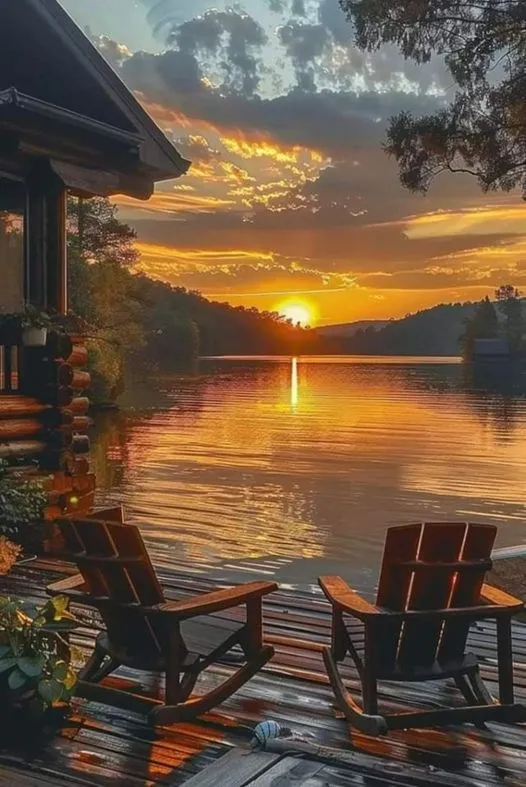 美图欣赏——湖边迷人的夕阳余晖