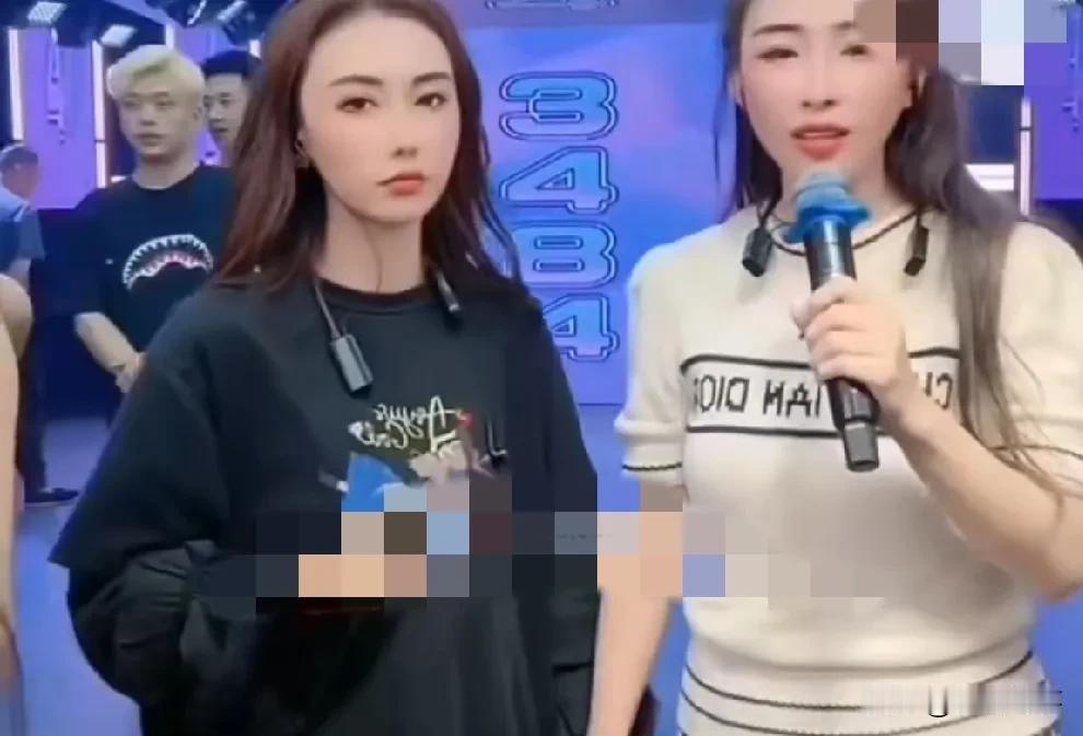 张丹和王小佳握手言和，王小佳打破谣言，和娜美没有水火不容！

         