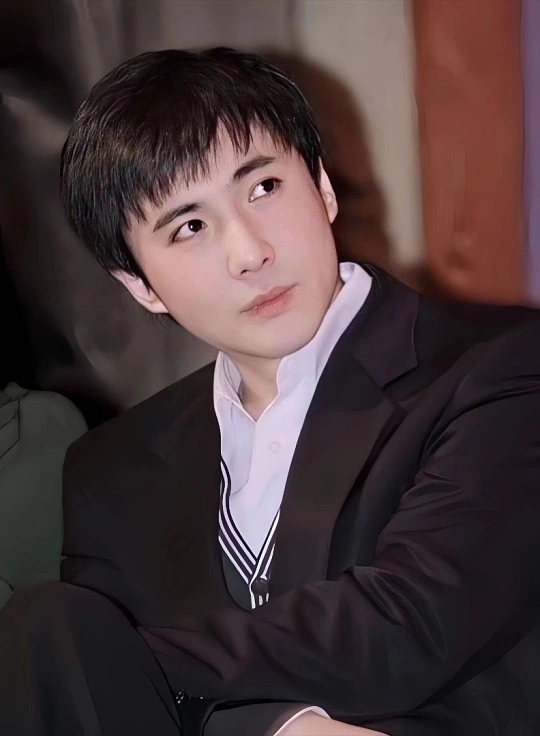 原来沈腾当年是真的靠颜值吃饭的原来沈腾当年是真的靠颜值吃饭的！作为军艺公认的校草