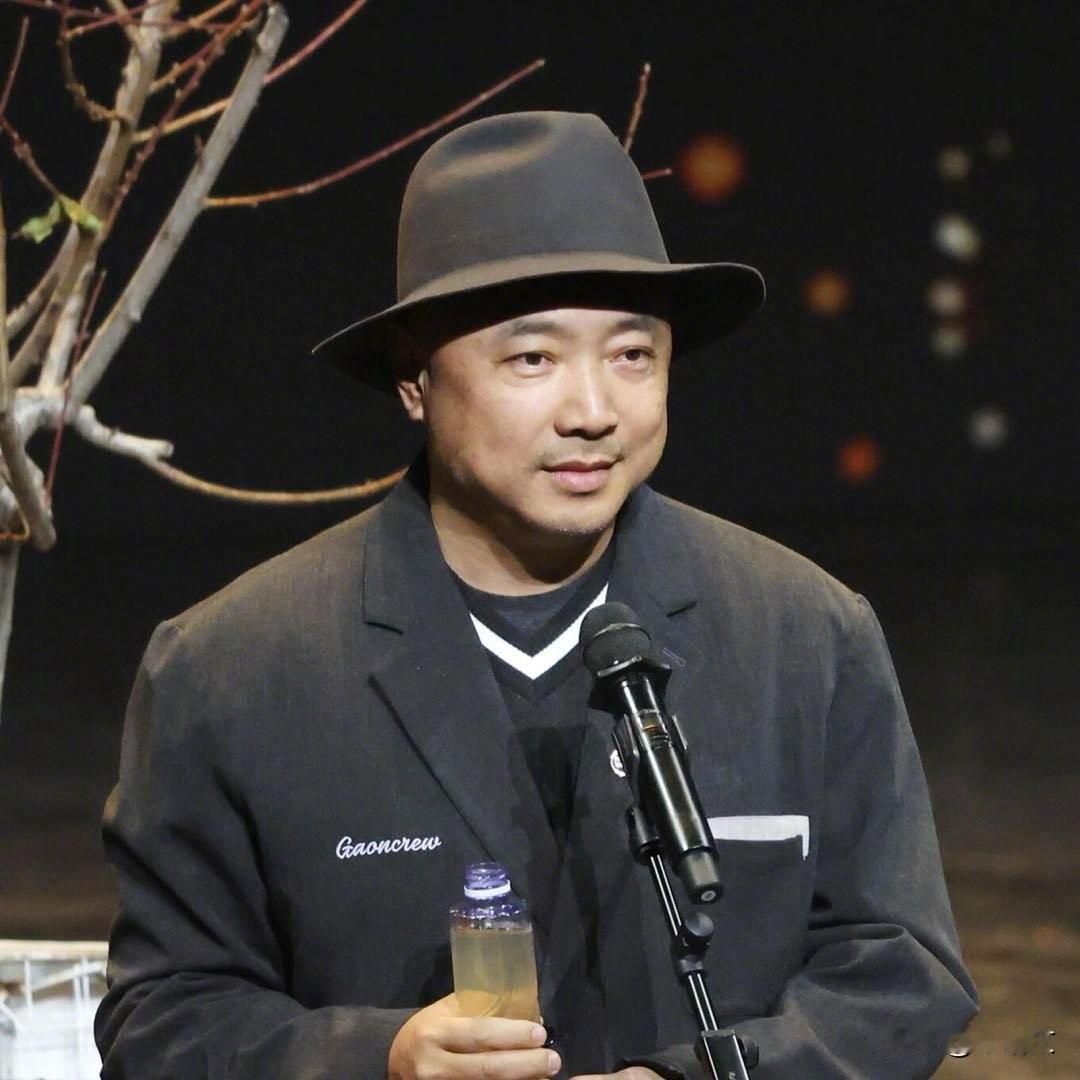 笑不活了！上戏理发师喊话徐峥：你的钱我再也赚不到啦
 
上海戏剧学院80周年校庆