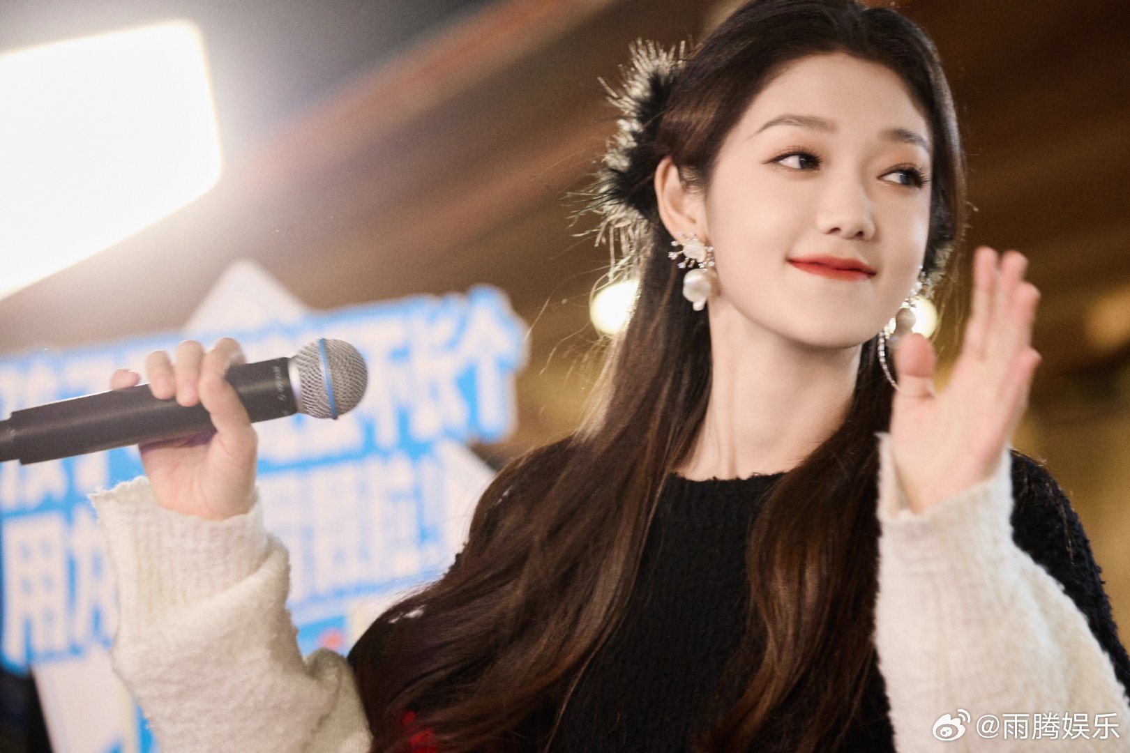 #硬糖少女303##希林娜依高# 今日份糖妹新鲜物料希林娜依高乐在旅途工作室更新