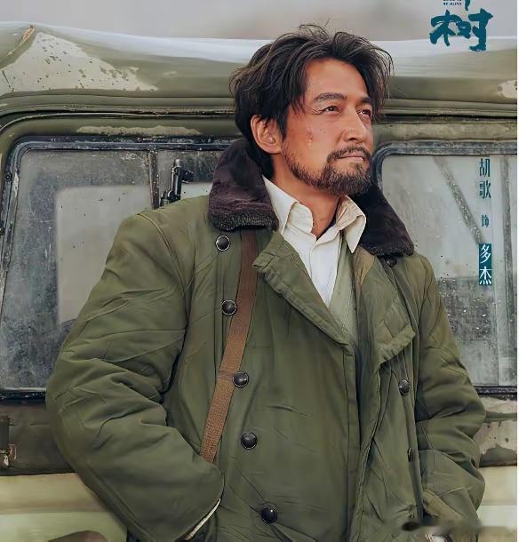 胡歌在《人民日报》发表题为《一次向大地与生命的致敬》的文章，以角色“多杰”为切入