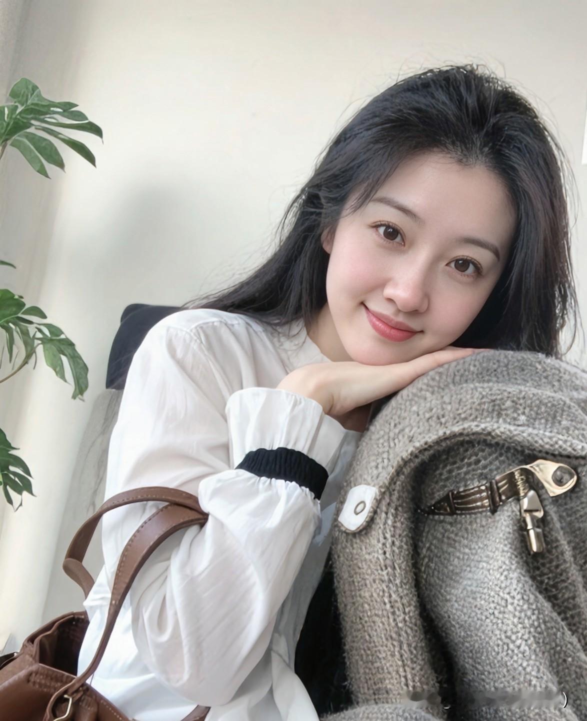 愿我们都能
沉浸在被爱的暖意里，
真切感受到生命的美好。
这份美好，
并非单向索