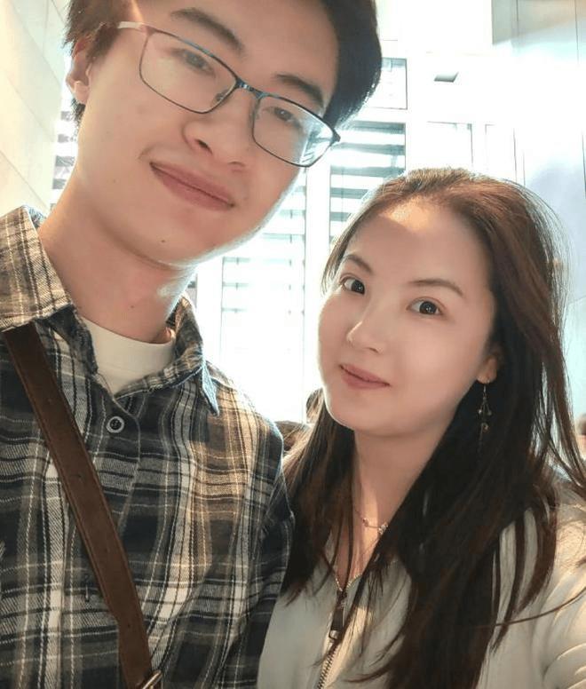 庞众望的女友正面回应
分手传闻啦！用6个字霸气澄清了谣言，网友看完都说：这才是爱