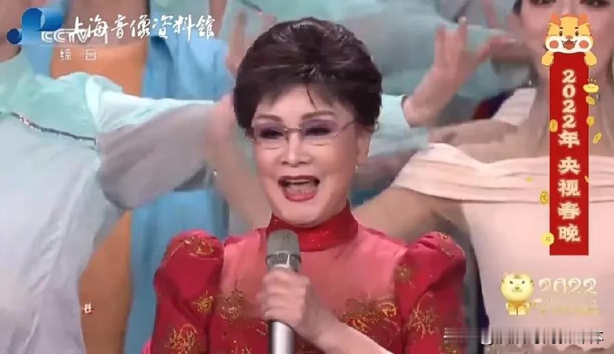 李谷一**依旧缺席《难忘今宵》的演出**。

李谷一是中国的著名歌唱家，她的歌曲