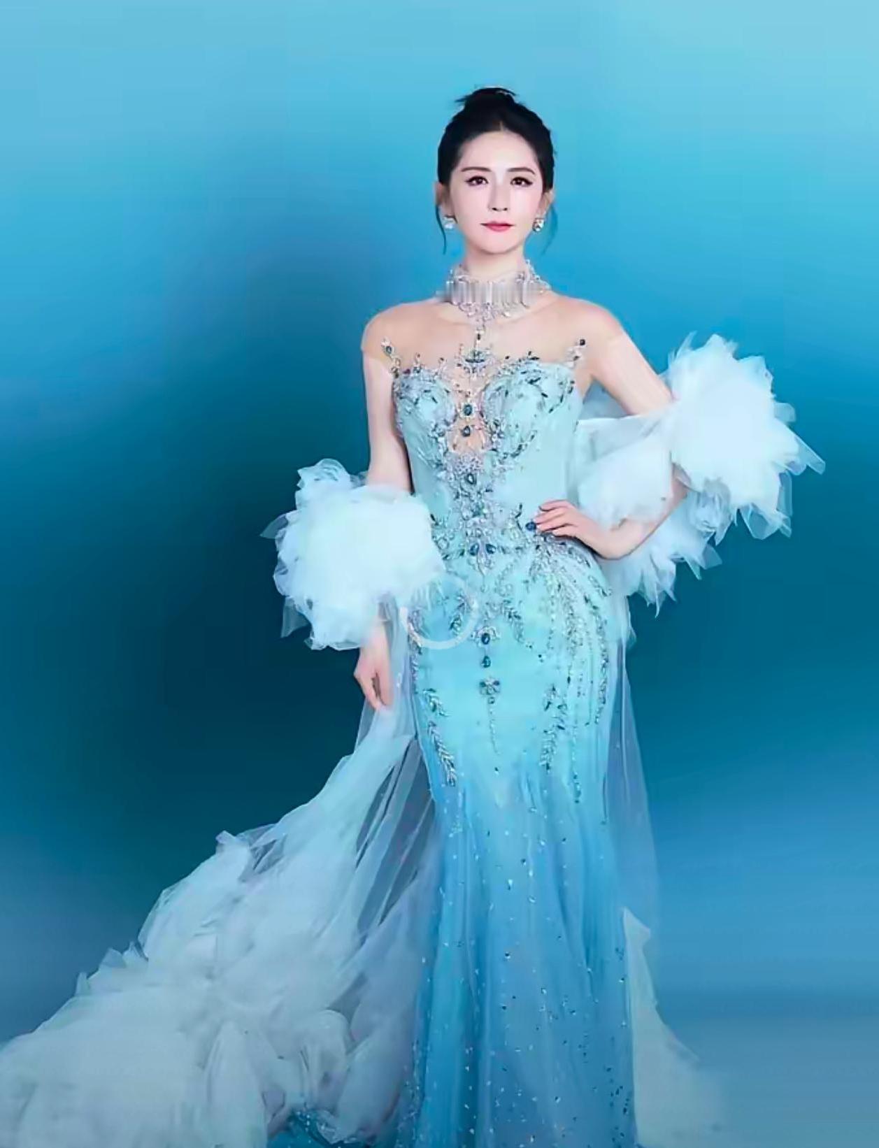 看不下去了！演唱会门槛这么低吗？
 
对不起谢娜粉丝，我还是想说两句。谢娜主持综