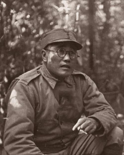 1945年秋，刚刚在湘西芷江率部参加日军投降仪式的新六军军长廖耀湘奉令全军空运南