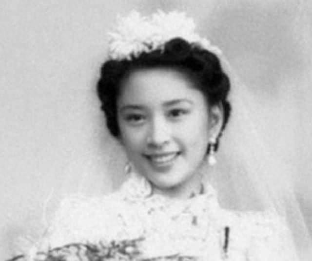 胡友松在27岁时嫁给时年75岁的李宗仁，丈夫三年后病逝，她为何最终选择独自终老？