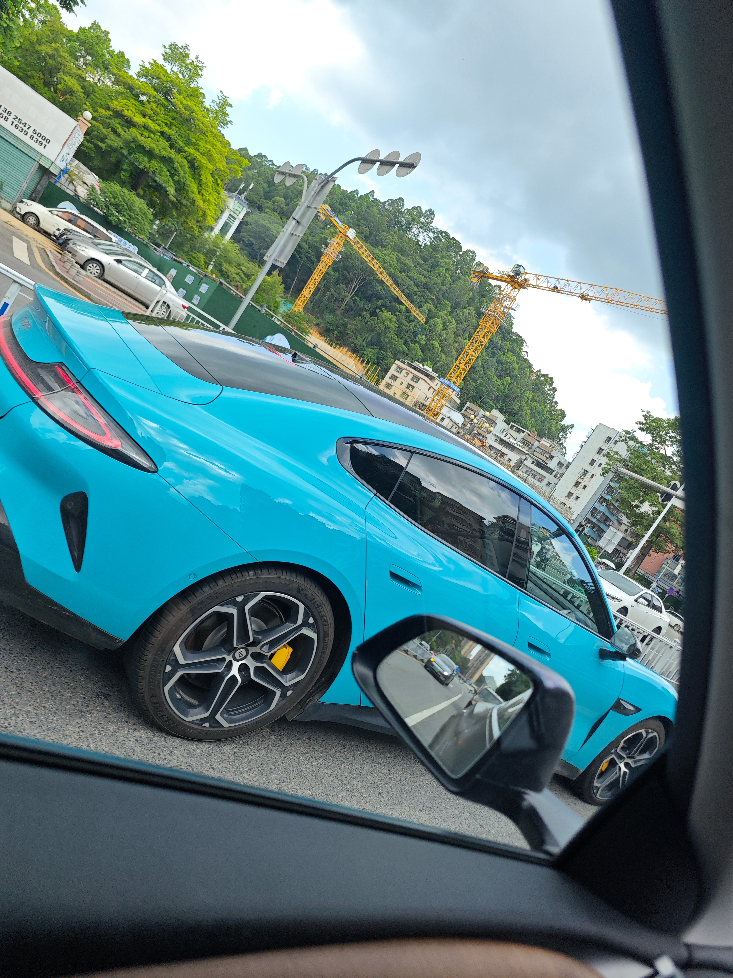 从SU7换回model Y，后视镜小了很多不习惯#特斯拉[超话]# ​​​