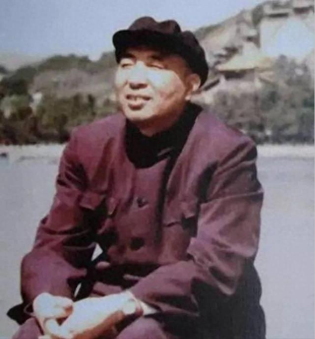 1936年，他放走61名共产党，14年后开国元勋联名寻找代号“OX”，事情败露后