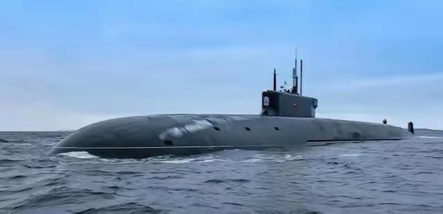 别说 10 艘 055 万吨大驱，就算把咱们海军半数先进舰艇打包奉上，俄罗斯也绝