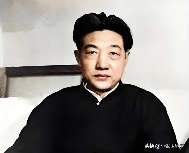 1937年，徐悲鸿在香港时，遇到一个德国人售卖四箱古画，当徐悲鸿看到第三箱时，突