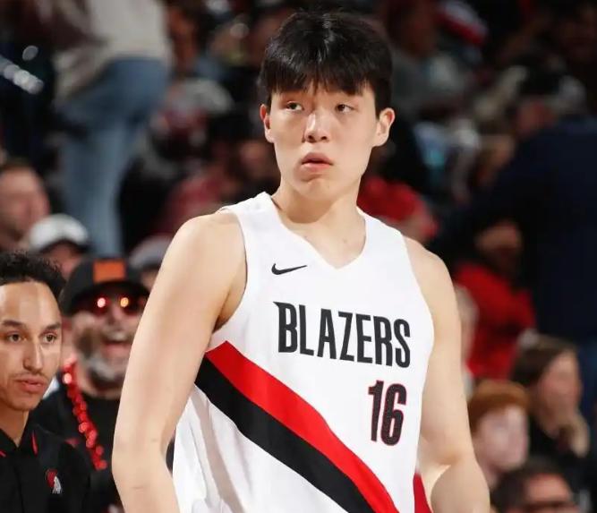杨瀚森今天登场！5位中国球员NBA生涯季后赛首秀数据：
杨瀚森：2026年4月2