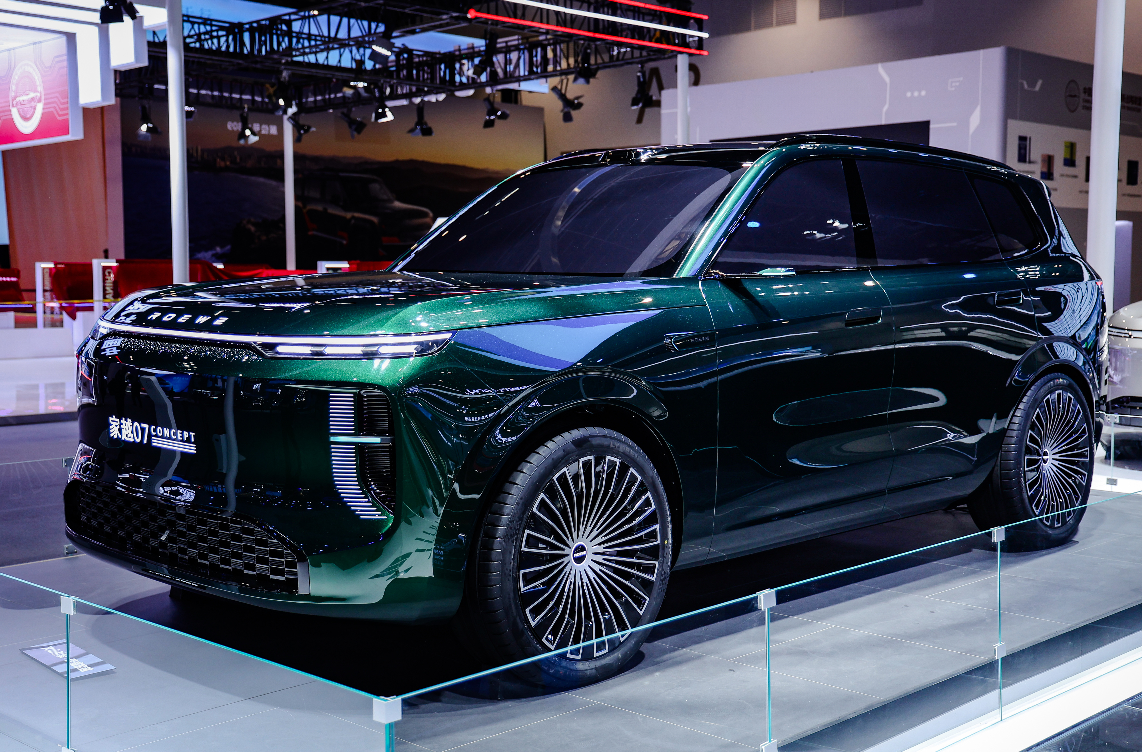 对于上汽体系，我太熟了荣威推出家越系列，并且选择和火山引擎做深度合作，其实是上汽