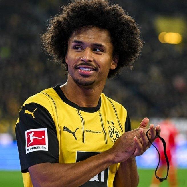 【让步】据报道，多特蒙德愿意对阿德耶米做出让步。这可能意味着，就像在施洛特贝克的