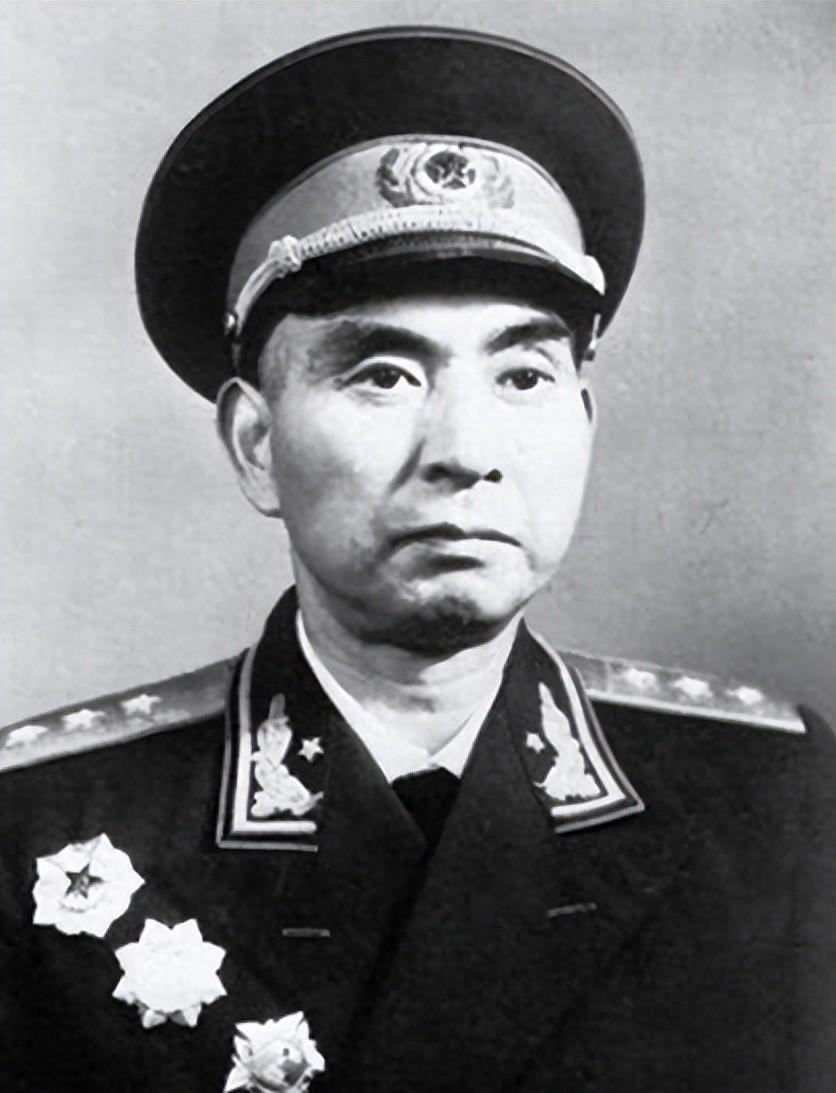 1974年钟光国病重时，杨勇拉着他的手叮嘱：等你身体好起来，咱们一起到边防部队看