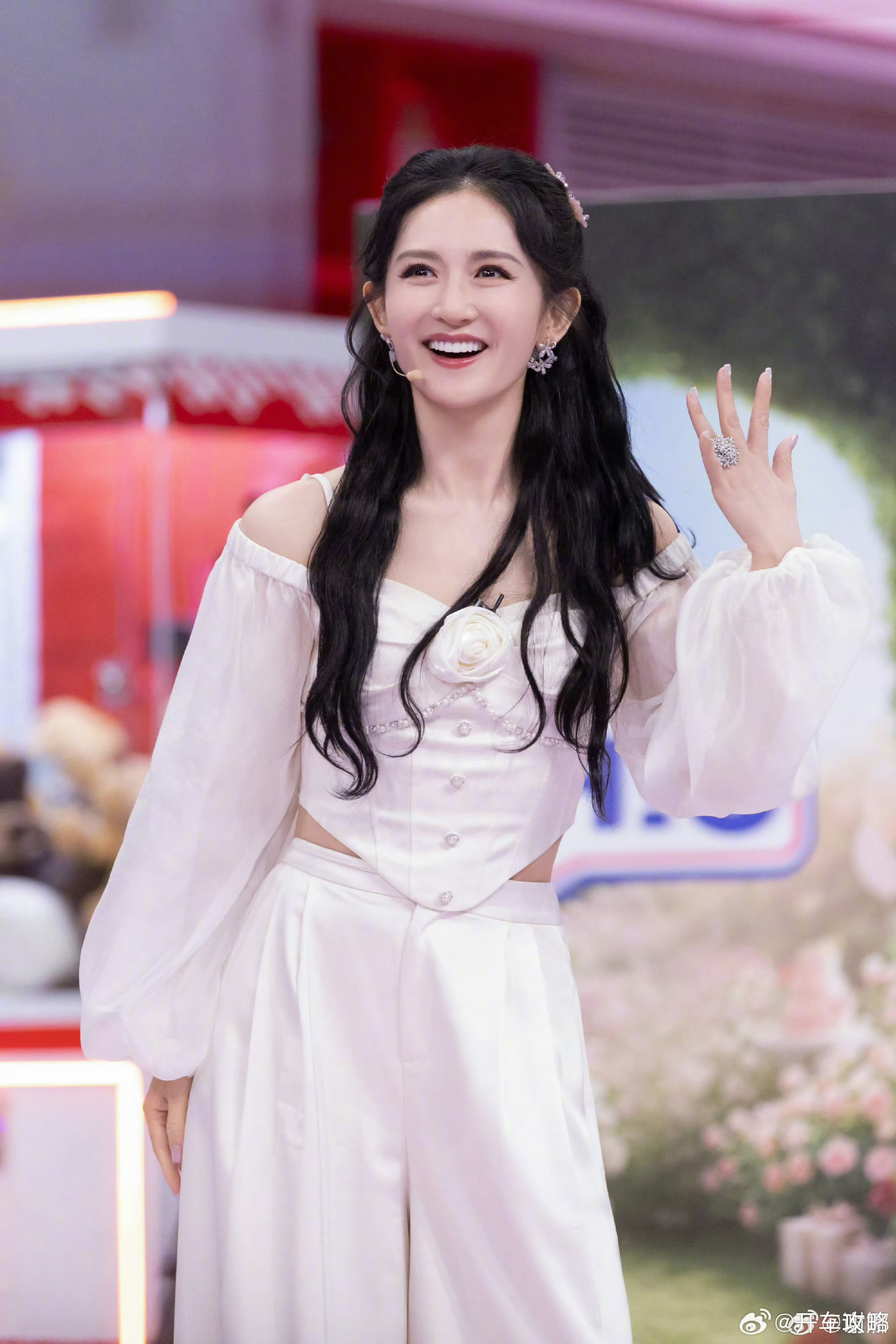 谢娜新歌作词作曲演唱都是自己谢娜每句歌词的韵脚都是ai全身心投入音乐创作，作词作