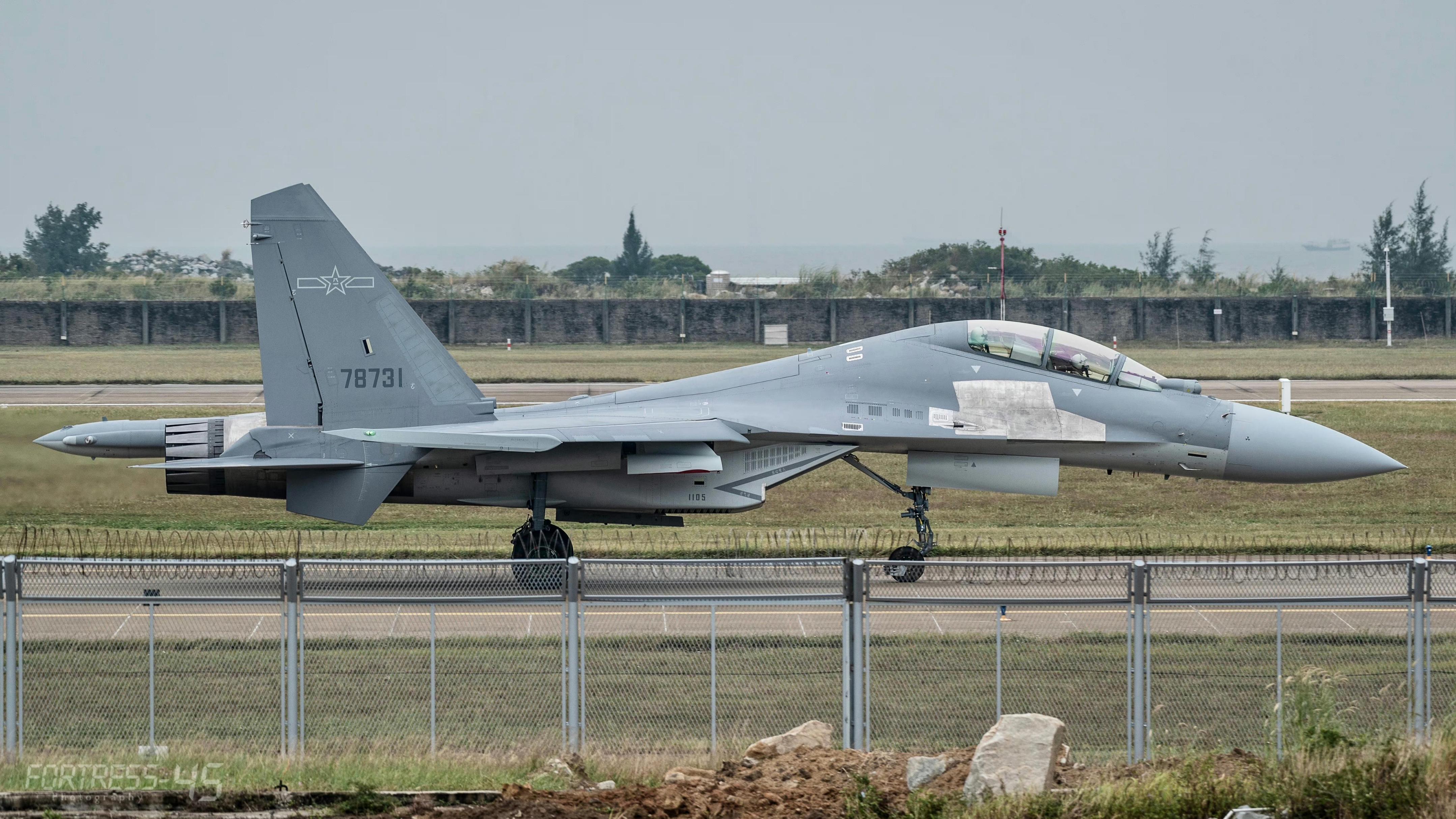 歼-16为何能同时锁定两架F-22？中国空军用一套飞行表演动作绝杀