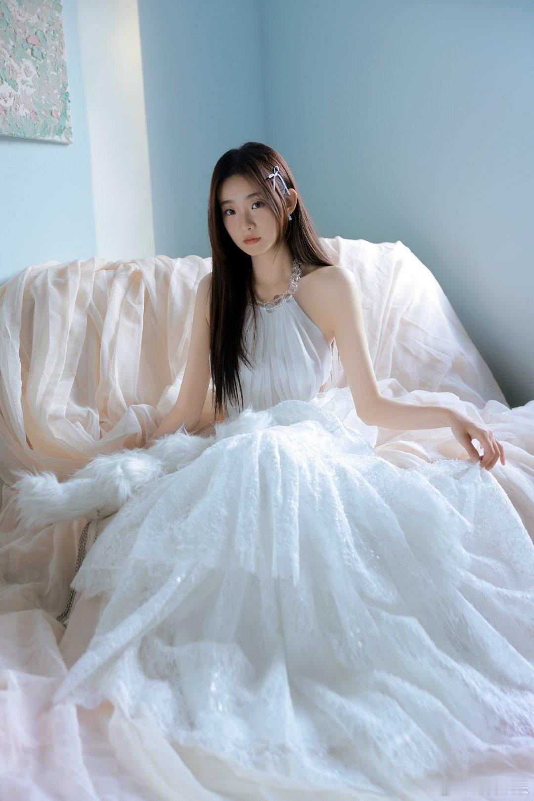 #硬糖少女303##张艺凡# 今日份糖妹新鲜物料张艺凡生日写真定妆照一组从曝光的
