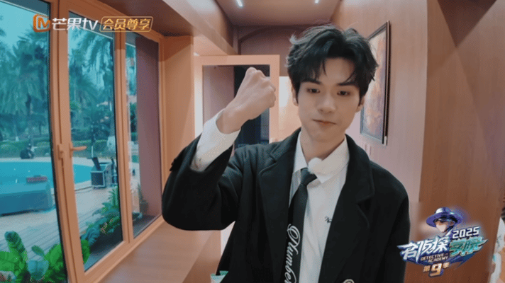 李晋晔这是真上过班李晋晔这上班魂直接焊在身上了！整理衣服喊passion自我打气