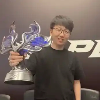 爱笑 回旋镖来了！爱笑这人太色了，一发言队伍就得输，然后自己美美一键防护舆论全让