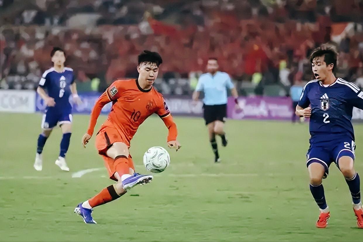 你发现没？
U23 国足踢得像谁？
像不像塞蒂恩时期的北京国安？

塞蒂恩顶着前