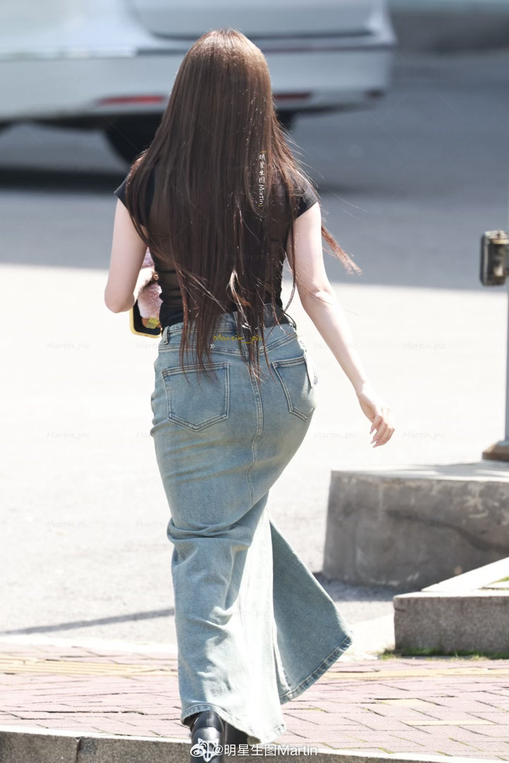 安崎安崎浪姐上班路透 安崎 今日浪姐上班生图~近距离感受姐姐的香气