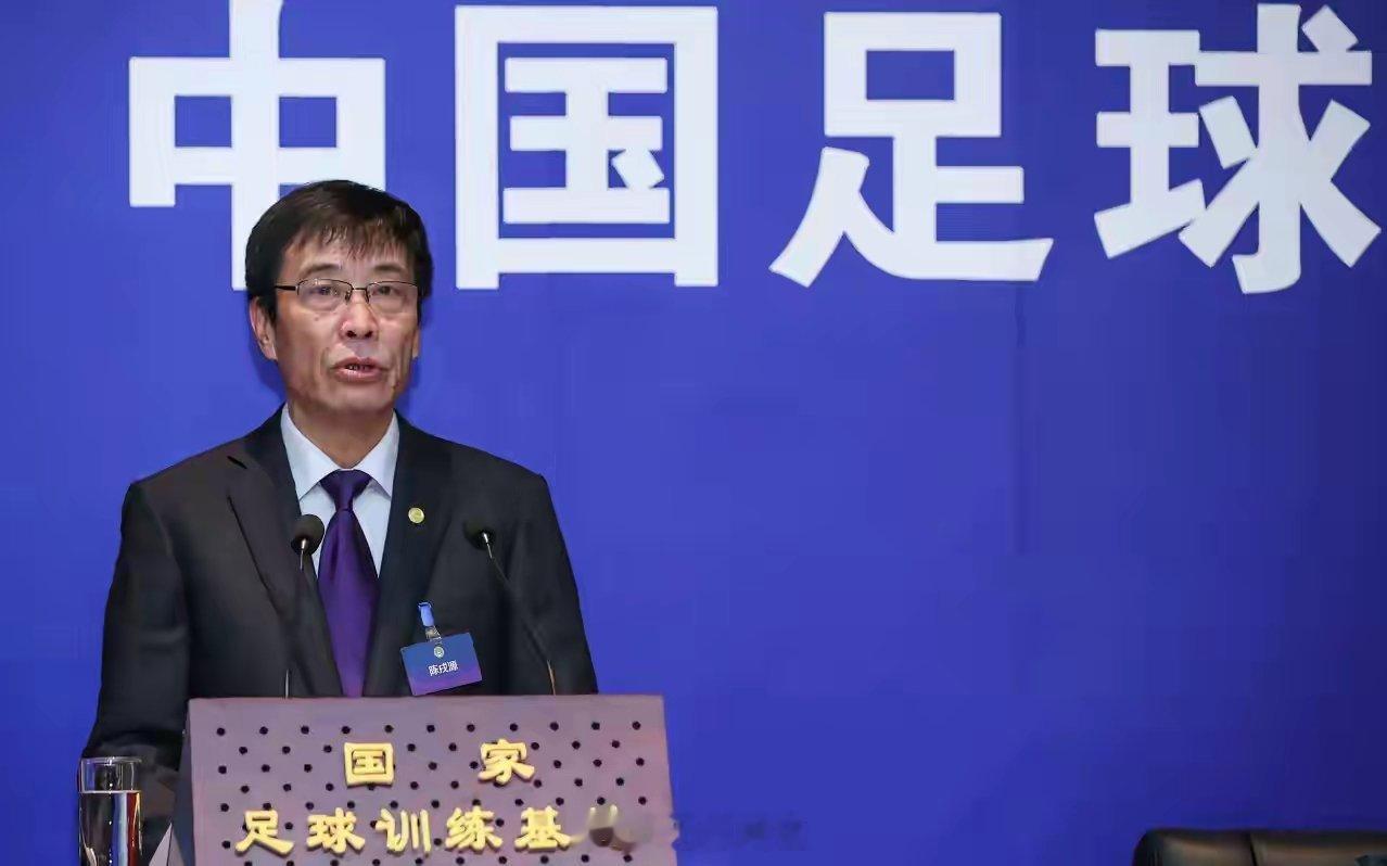 中国球迷对国足是真爱！为了促进国足能把心用在踢球🌚上，而不是用在赞助商的商品上