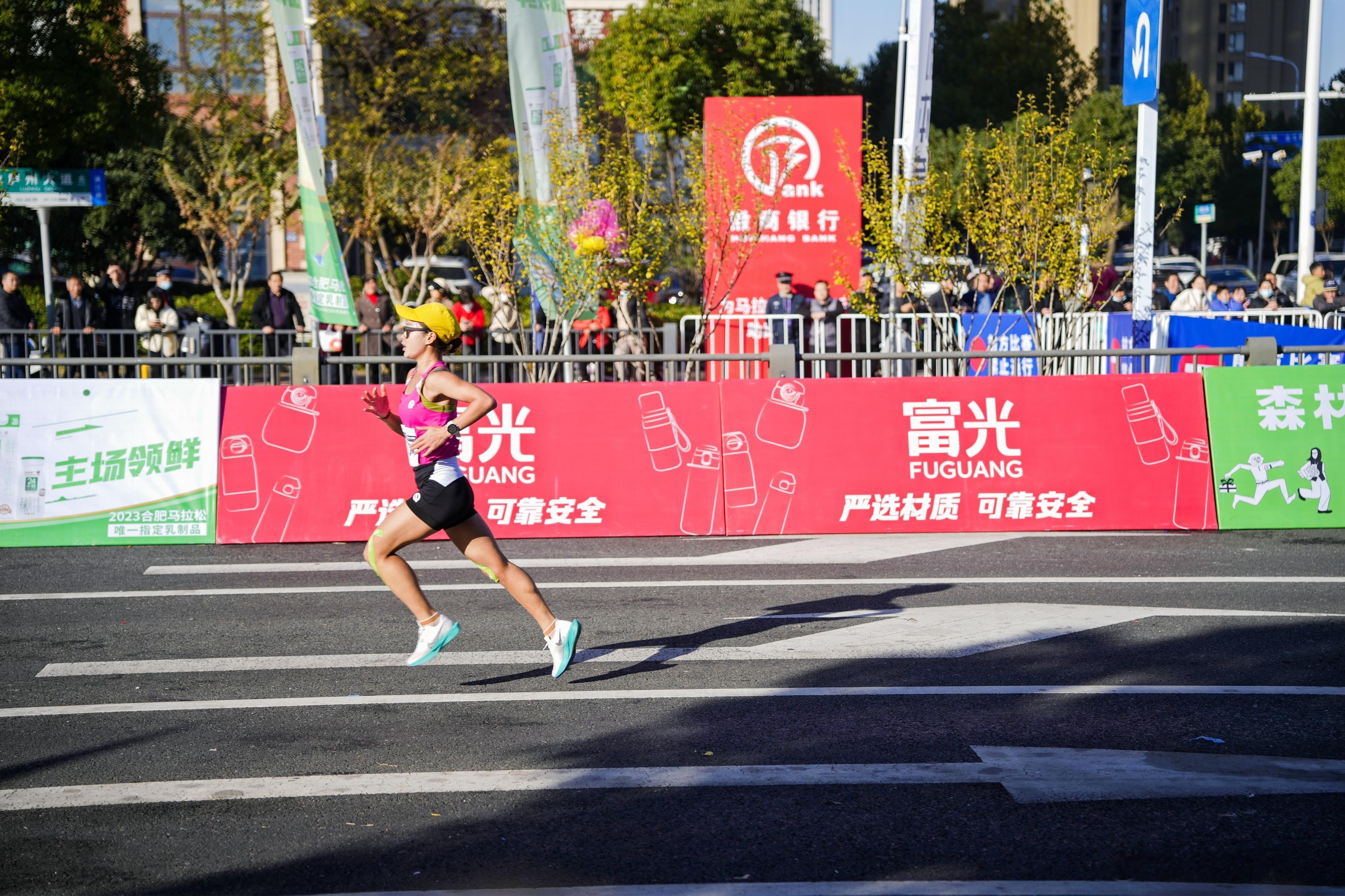 #合肥又迎来一项重要赛事# 今天合肥马拉松开跑！自己日常还在堆跑量，正是以回去参