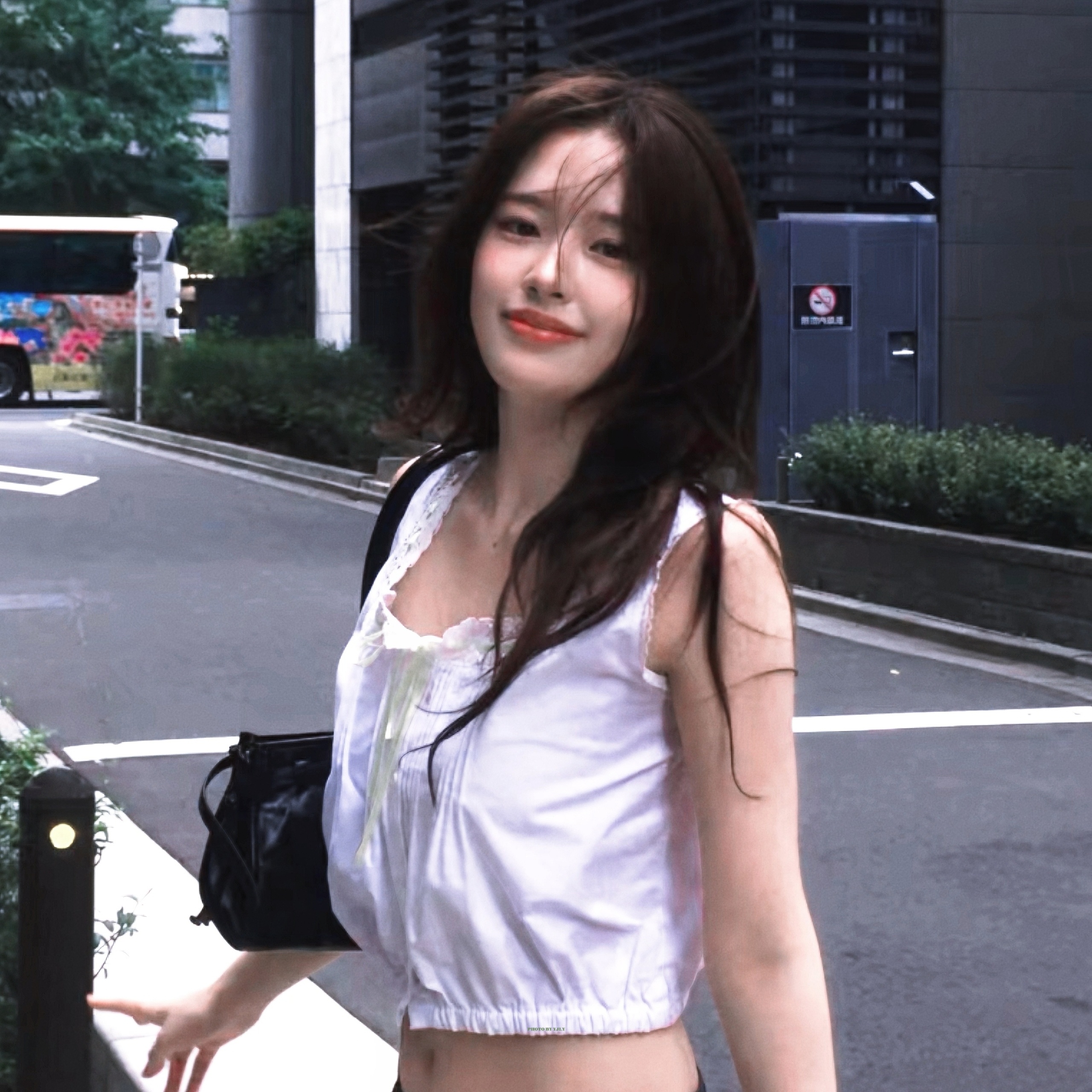 握住夏天的风不愿放手🍀安宥真｜头像 