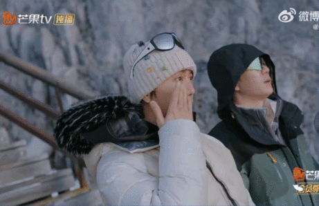 王栎鑫陆虎看日出落泪日照金山 + 硬汉落泪，这就是王栎鑫陆虎的雪山名场面！快乐老