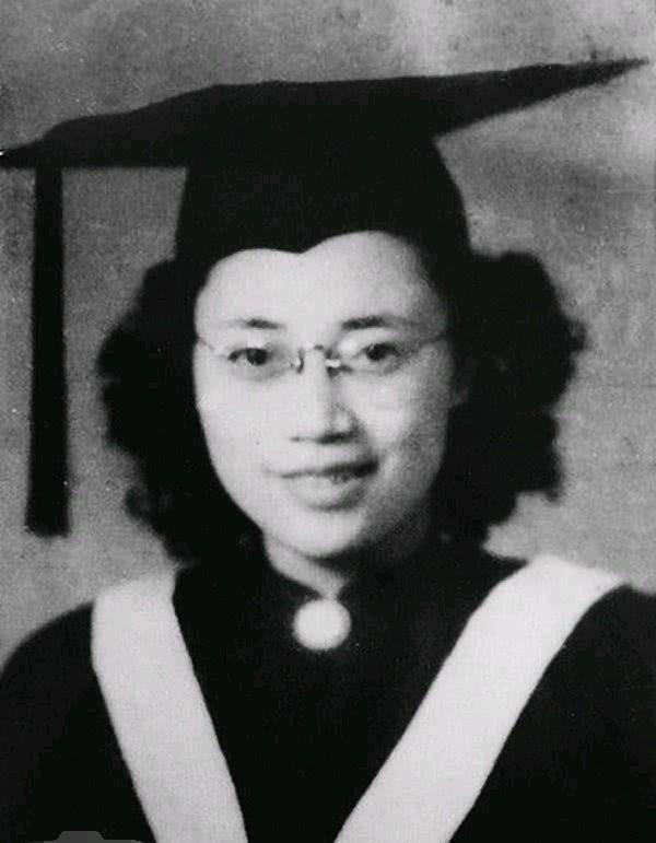 1950年，28岁的萧明华被国民党折磨了278天，已经变得体无完肤。

竹签钉进