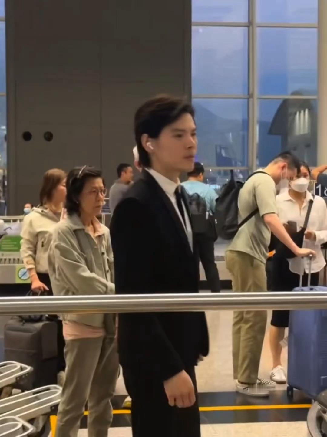 向佐逐渐回归正常人中向佐风格大变